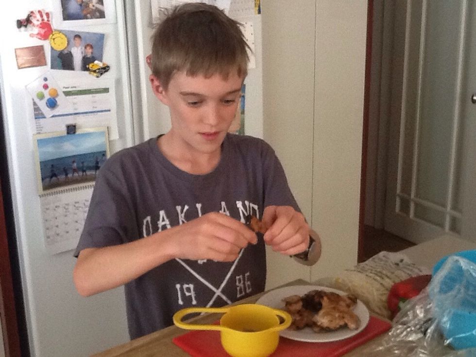 1 1/2 cups of shredded chicken.