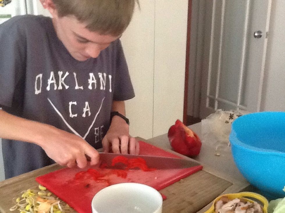 1/2 a cup of thinly sliced red capsicum.