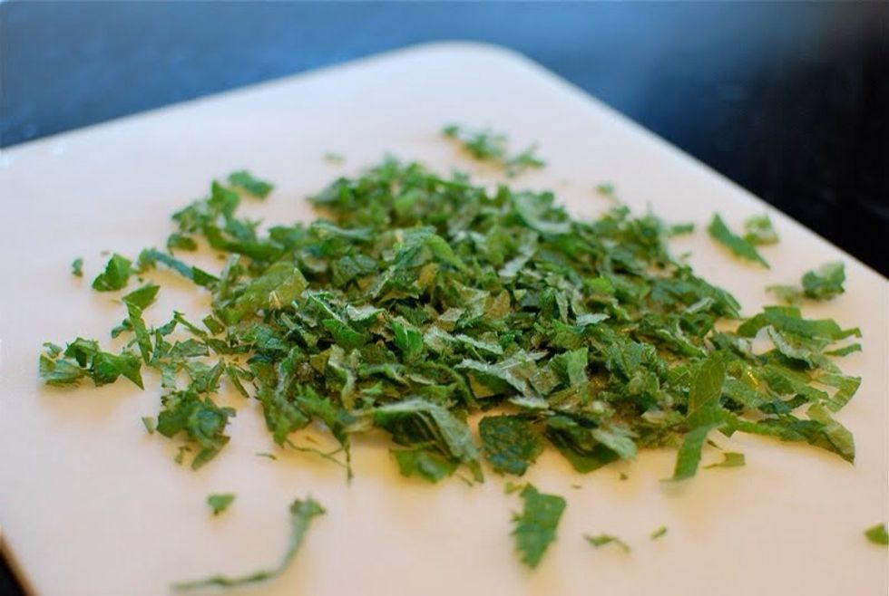 1/2 bunch of coarsely chopped mint