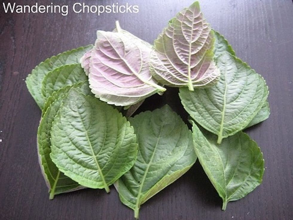 1/2 bunch of coarsely chopped tia to (perilla/shiso)