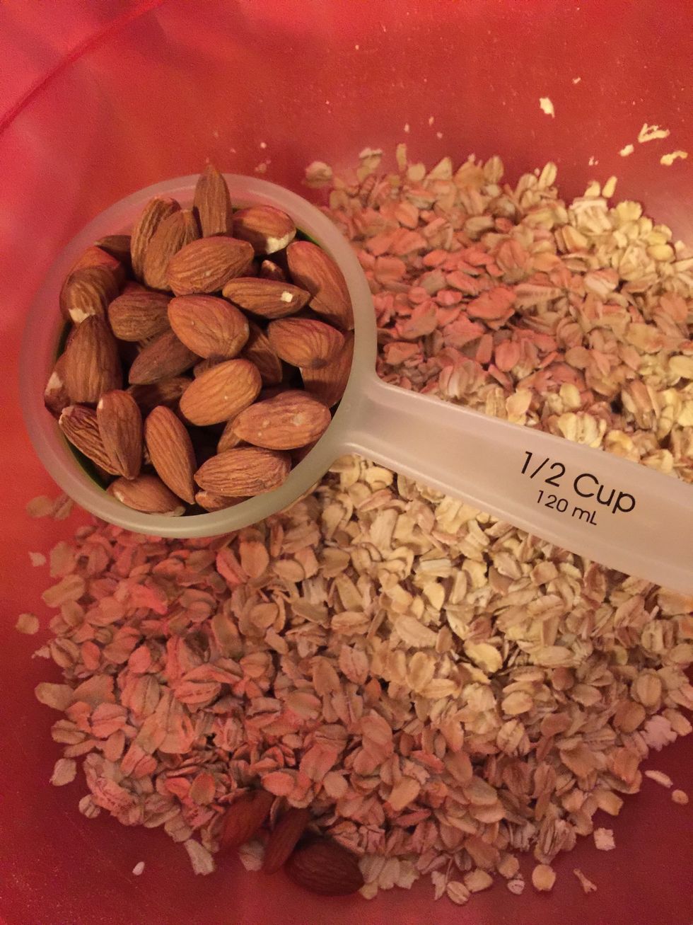 1/2 cup almonds