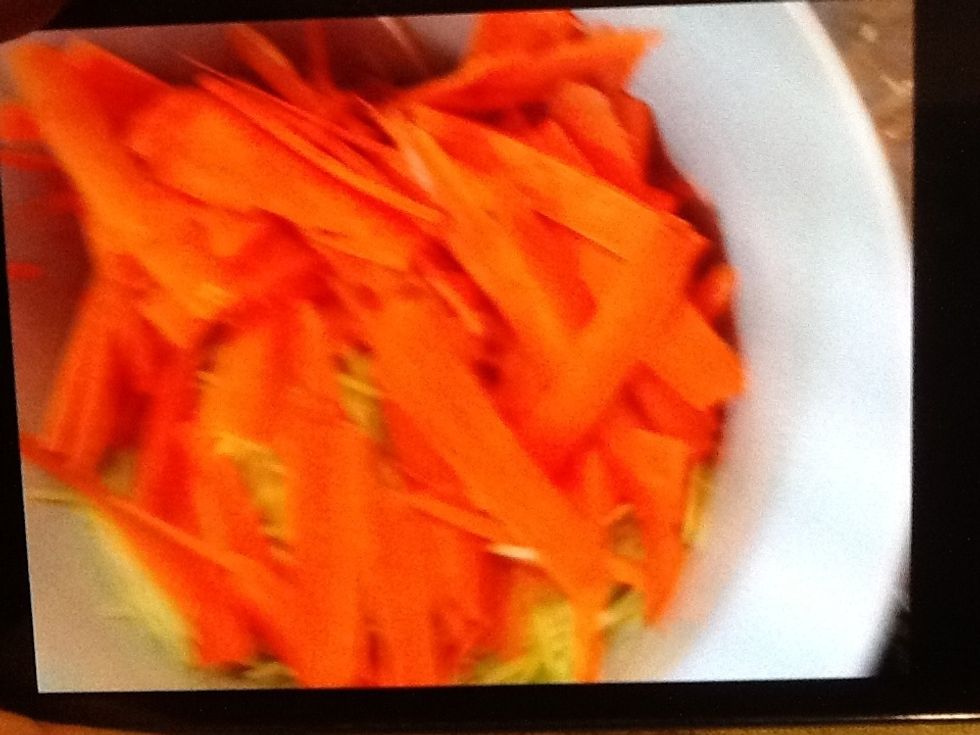 1/2 cup pickled carrots and daikon, juices squeezed out and drained