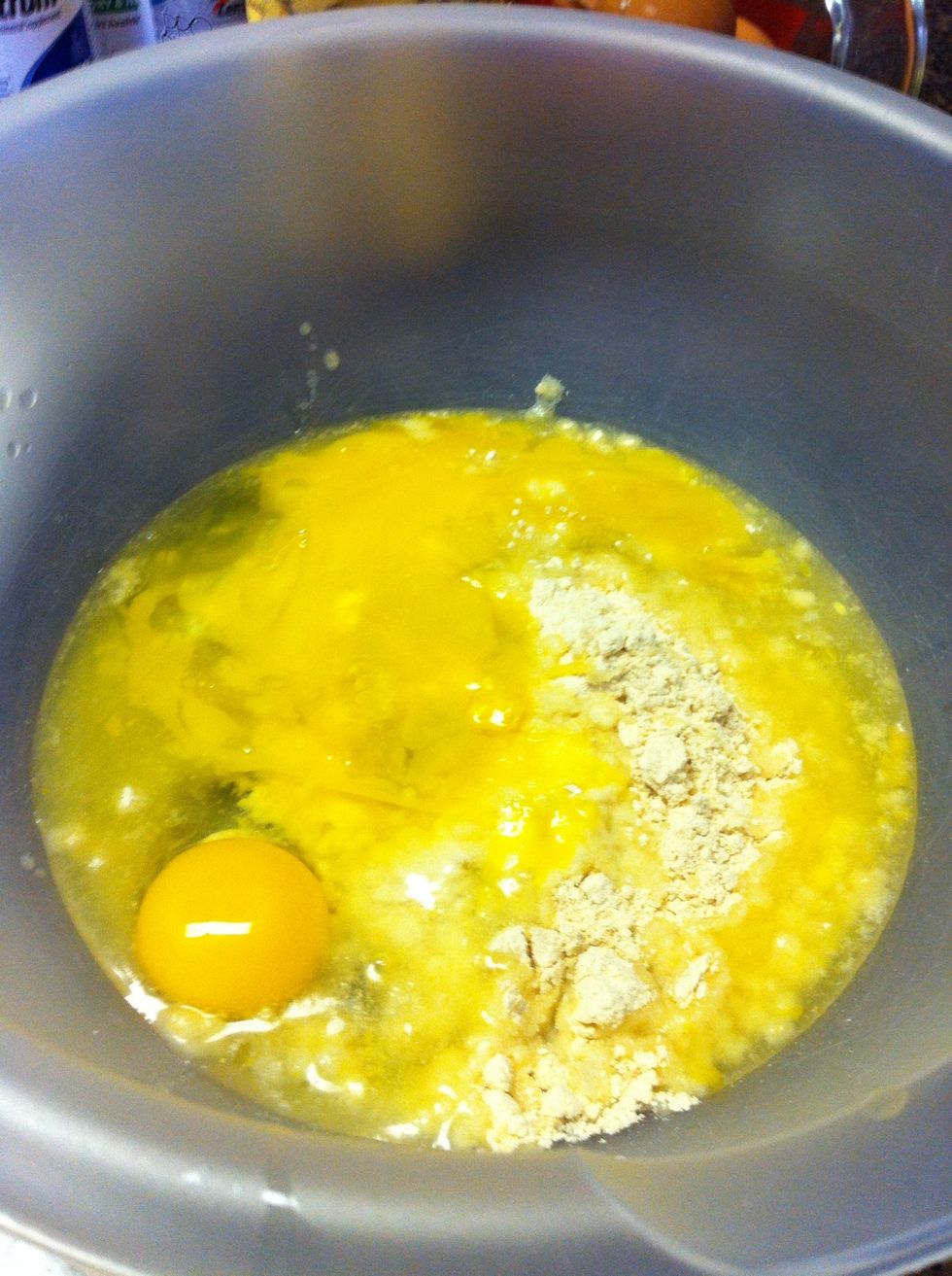1/4 coconut flour & 4 eggs. Mix them.