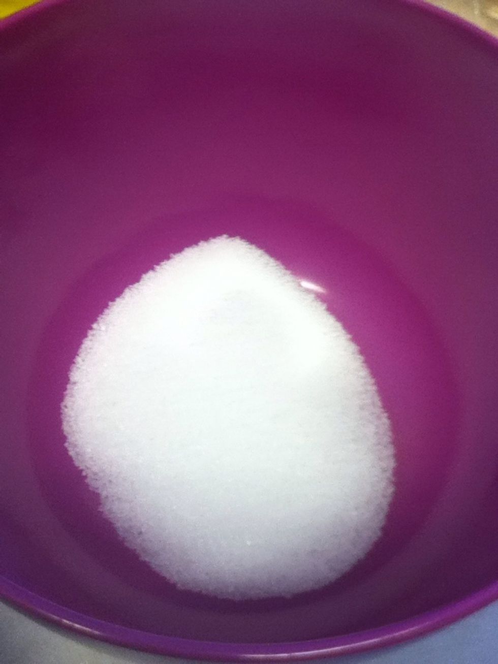 1/4 cup of salt in a large bowl