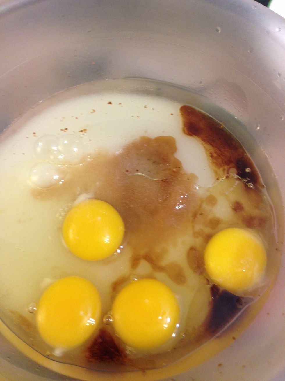 (1). Add eggs,vegetable oil,white sugar,and vanilla extract. Mix together