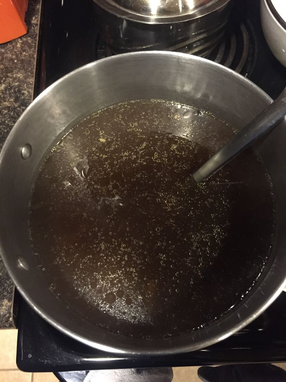 1 box chicken broth, 2x water, ginger, sweet onion, 2 sticks cinnamon, 5 star, 3 garlic cloves. Boil water and then lower heat to LOW and let sit for at least 10 minutes.