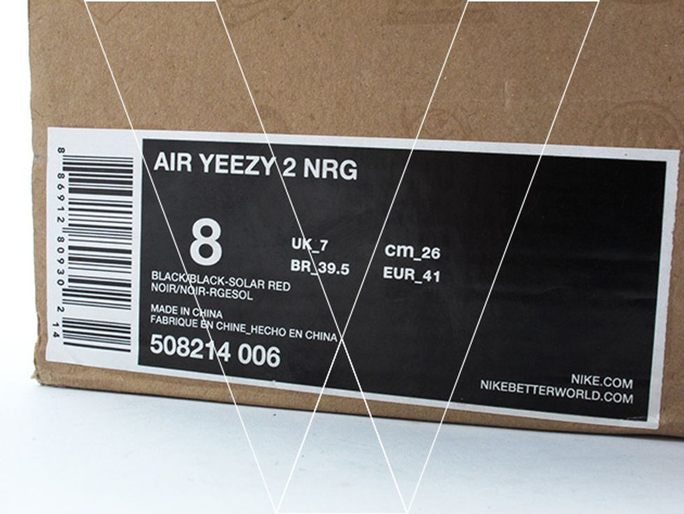 1. Box  Label: Make sure the box and inside shoe label have matching details. Tip : Do a Google image search for "Nike"+ the 9 digit style number to check the colourway