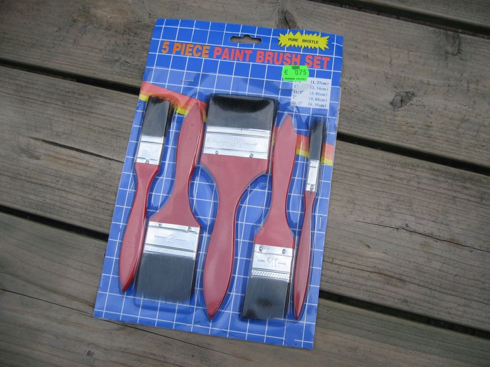 1 Buy and use cheap paintbrushes in several measures. After each layer, clean the brush with hot water. You'll notice that after a while, you can't use them anymore.