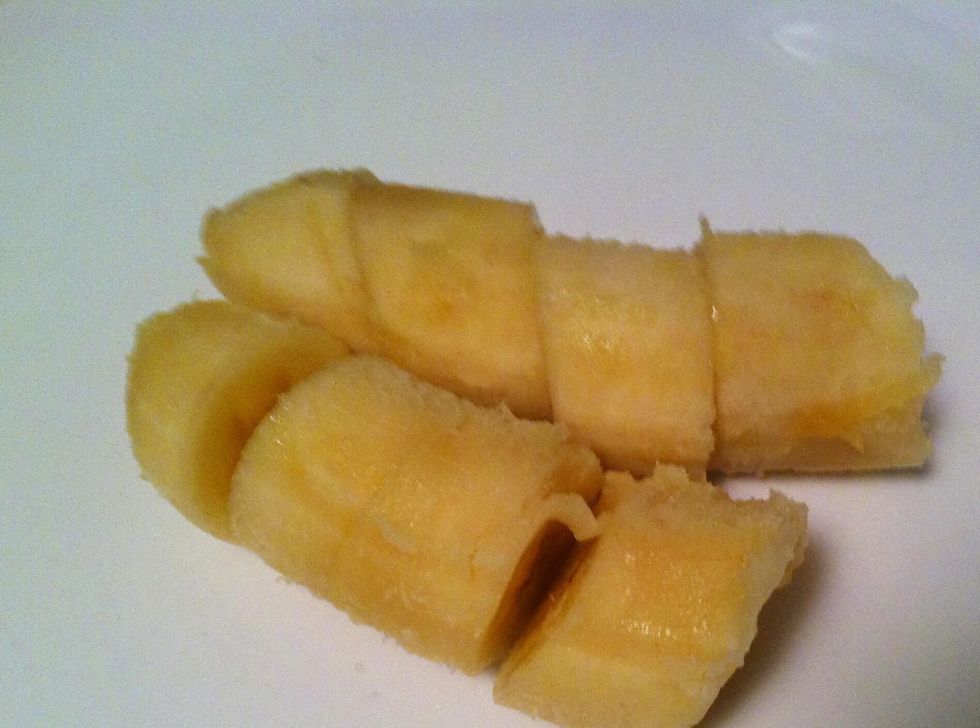 1 chilled, soft ripe banana - sliced.  The banana is sweet so you may not want to add sugar or honey.