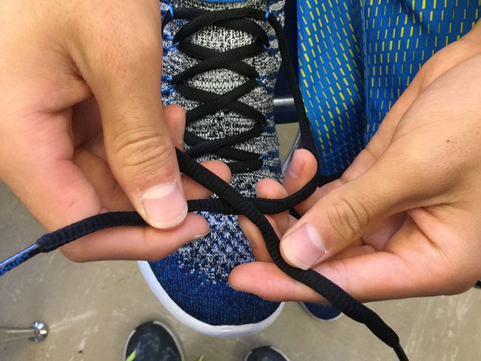 How to tie your shoes B+C Guides