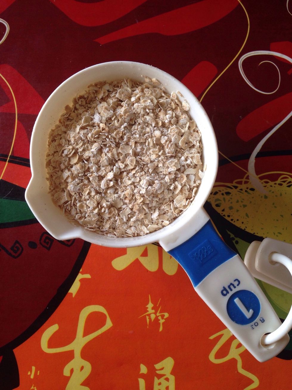 1 cup of oatmeal ( btw you can use my original recipe of pancakes and you just use the oatmeal rather than flour)