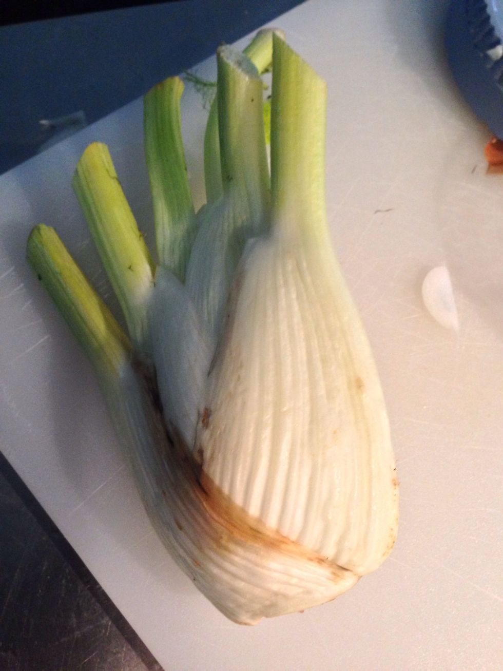 1 Fenchel (ohne Gr\u00fcnzeugs) kleinhacken.