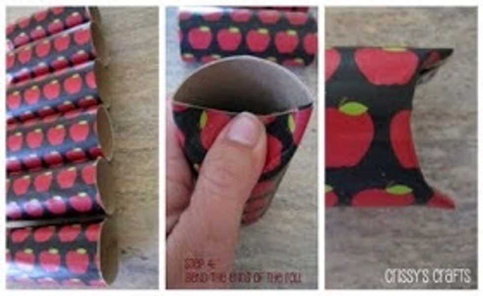 1.Fold in both sides of the roll to close it. 2.Before you fold in the other end of the roll, you can put something in it.
