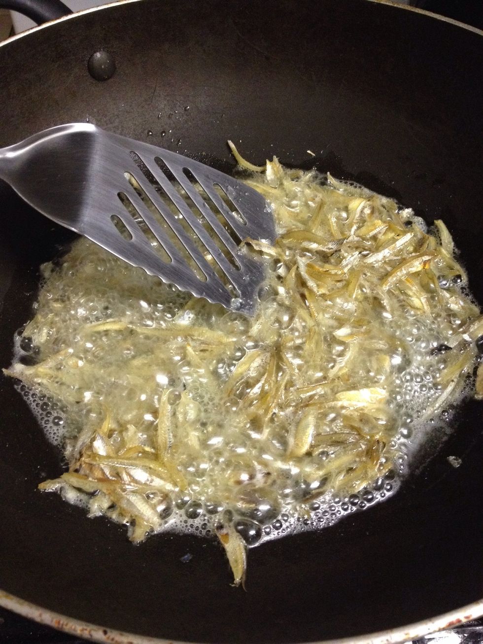 1.Fry the dried anchovies until golden brown and put it aside 2. Use the same oil to fry the chilli paste and onion 3. Some people like to put about a teaspoon of shrimp paste but I don't