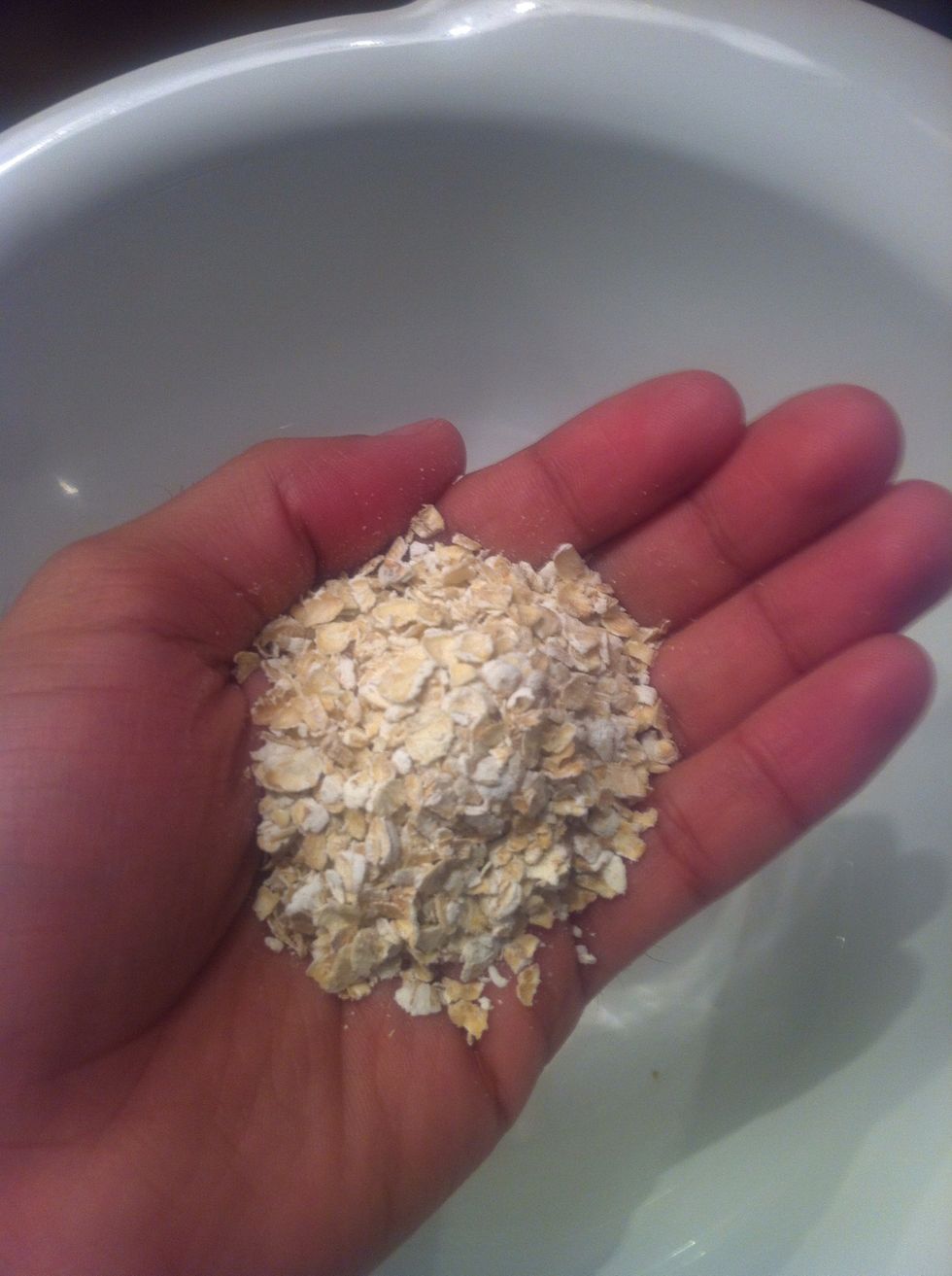 1 hand of oat or one tablespoon. I use hand so when I do it again I can be faster.