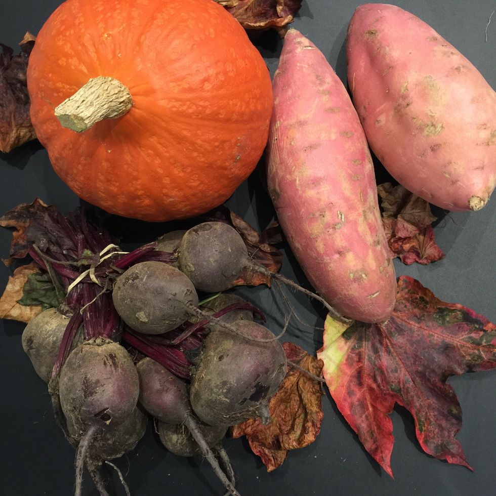 1 honey pumpkin, 2 sweet potatoes, and 6-7 beetroots.. Depends on their size