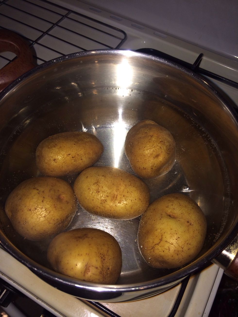 1 kg potato, boiled, peeled and mashed it.
