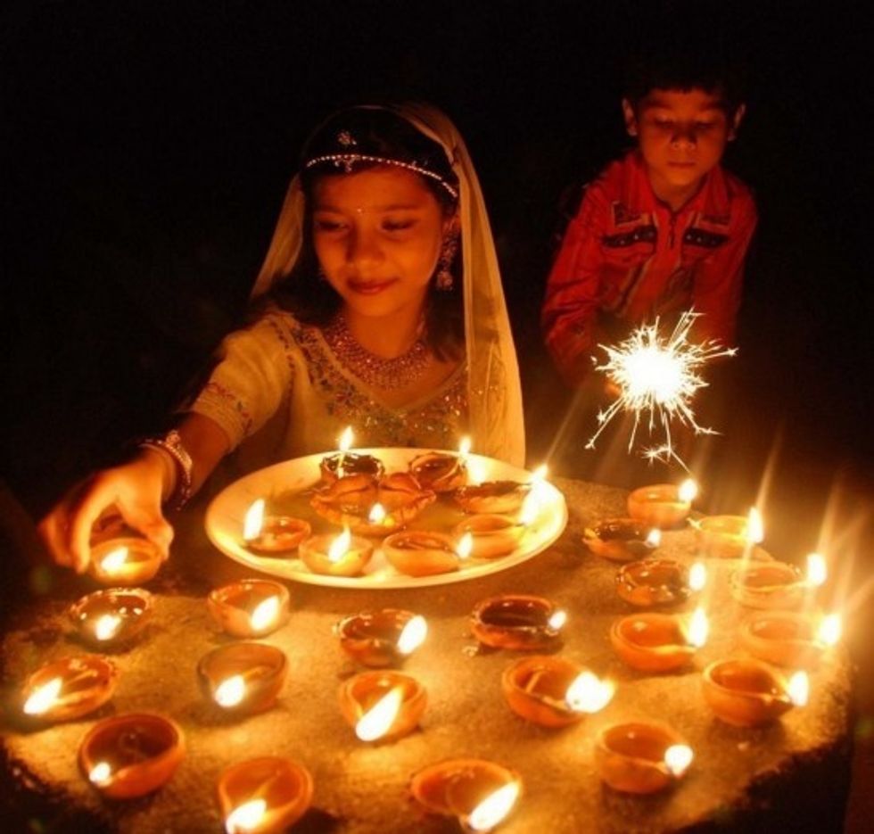 1. Learn what Diwali is. Diwali is also known as Deepavali, the "deep" meaning "light" and "avali" meaning "row". Diwali consists of three to five days of celebrations.