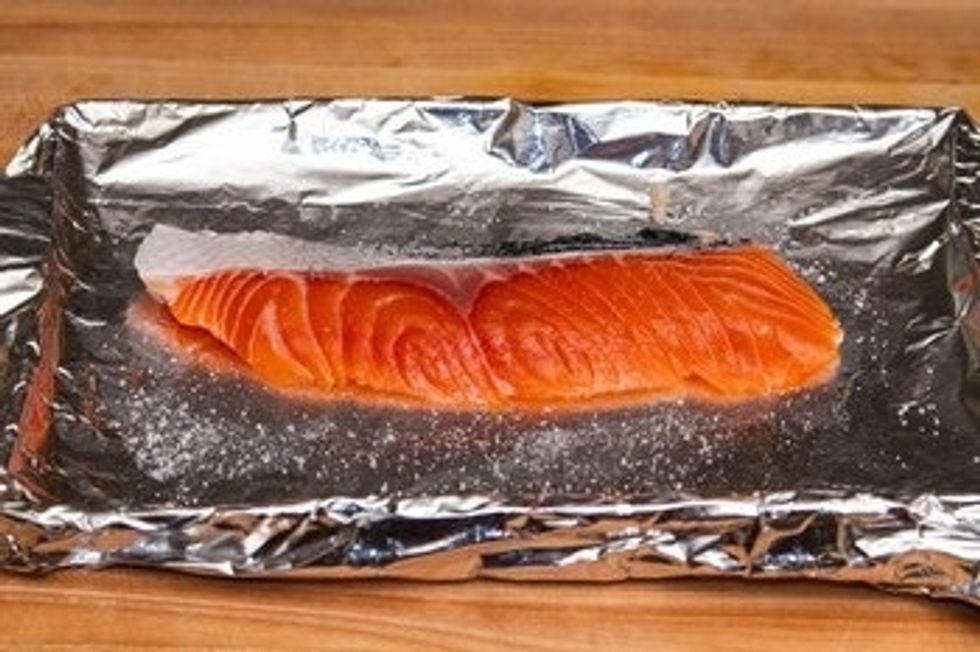 #1. Preheat the toaster oven to 400F degrees and line the baking sheet with aluminum foil. Quickly rinse the salmon and pat dry. Sprinkle salt on both sides of salmon and bake at 400F for 15-20 min