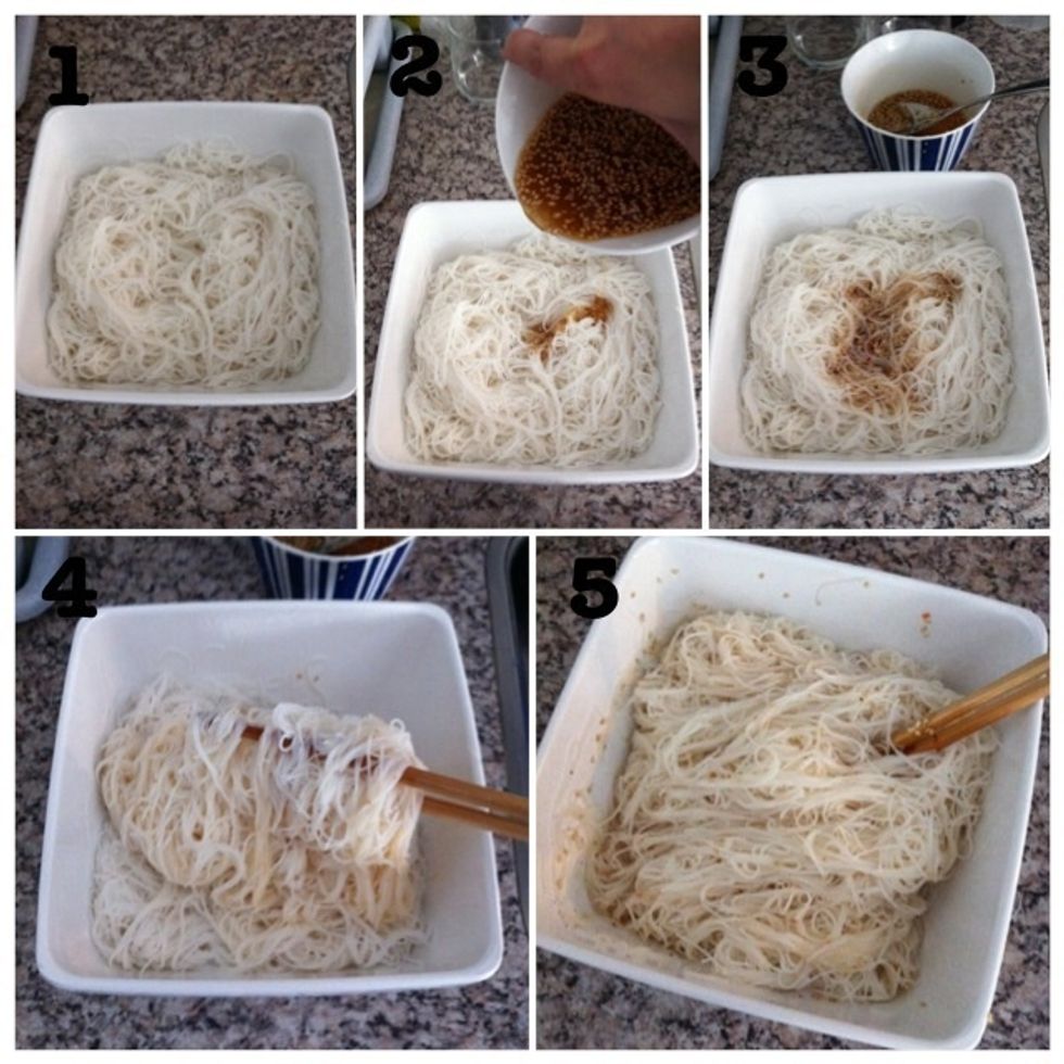1) Put vermicelli in bowl; 2) Add sauce; 3) Like this; 4) Mix well together; 5) Done