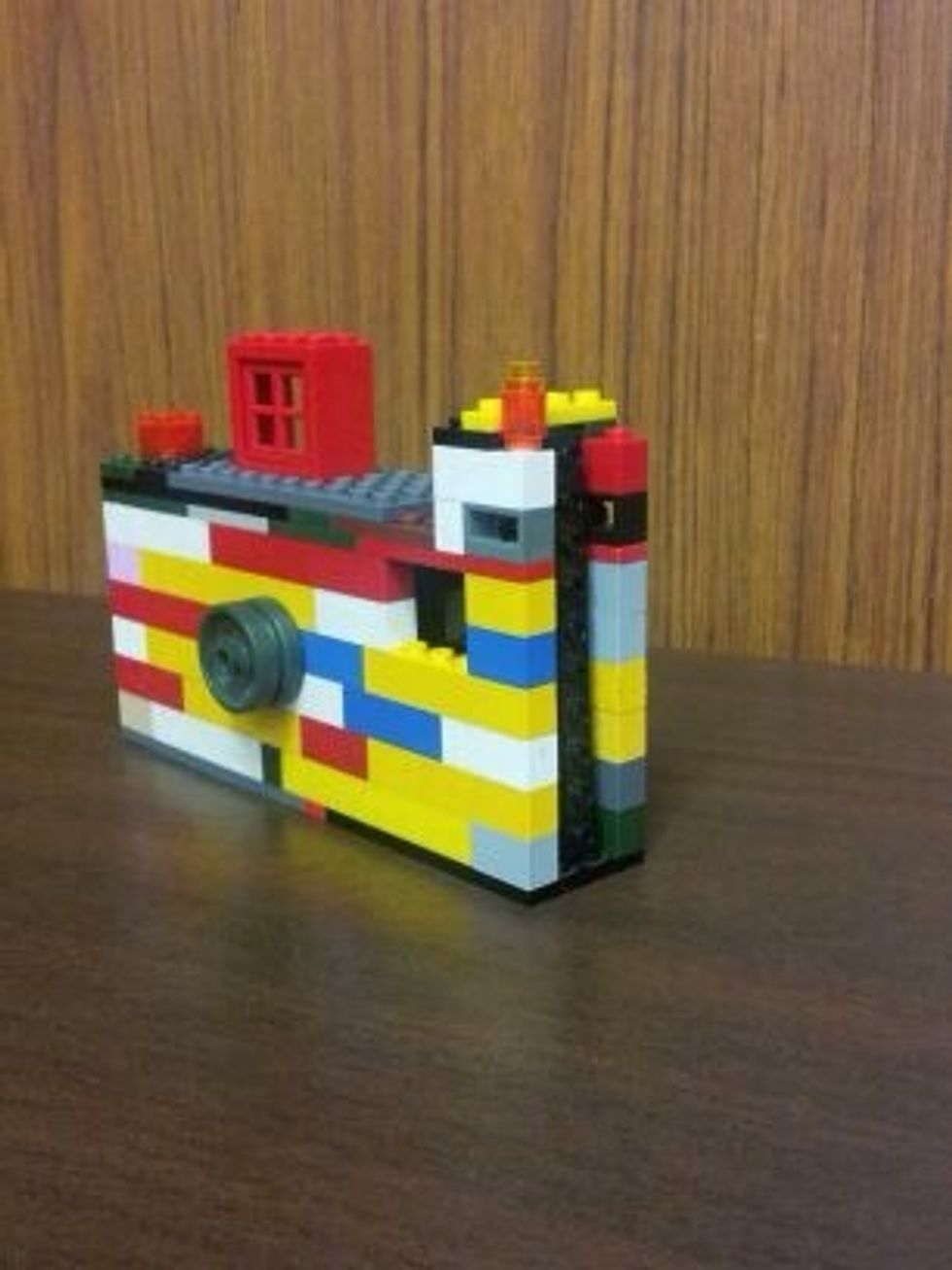 1 red 4x2 window| 1 orange 2x2 oval button| 1 yellow 1x1 half size