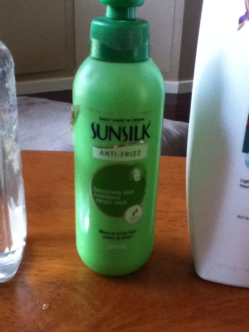 1 squirt of sun silk anti frizz