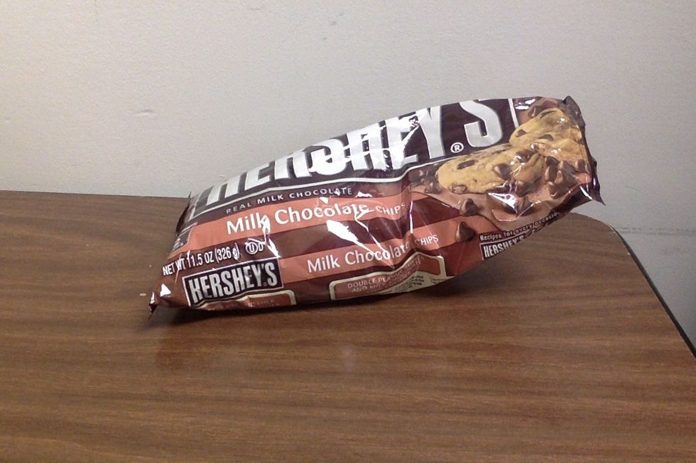 1 tablespoon mini chocolate chips