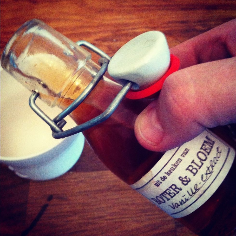 1 teaspoon of vanilla extract