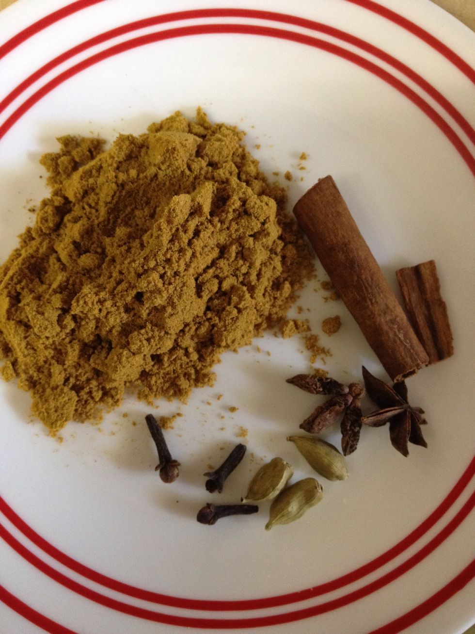 1. The powdered spices and the raw ones 2. For chicken soup, 1/4 teaspoon turmeric powder is added to lessen the 'chicken smell'  3. Put in more fennel if you  want to have sweeter smell for chicken