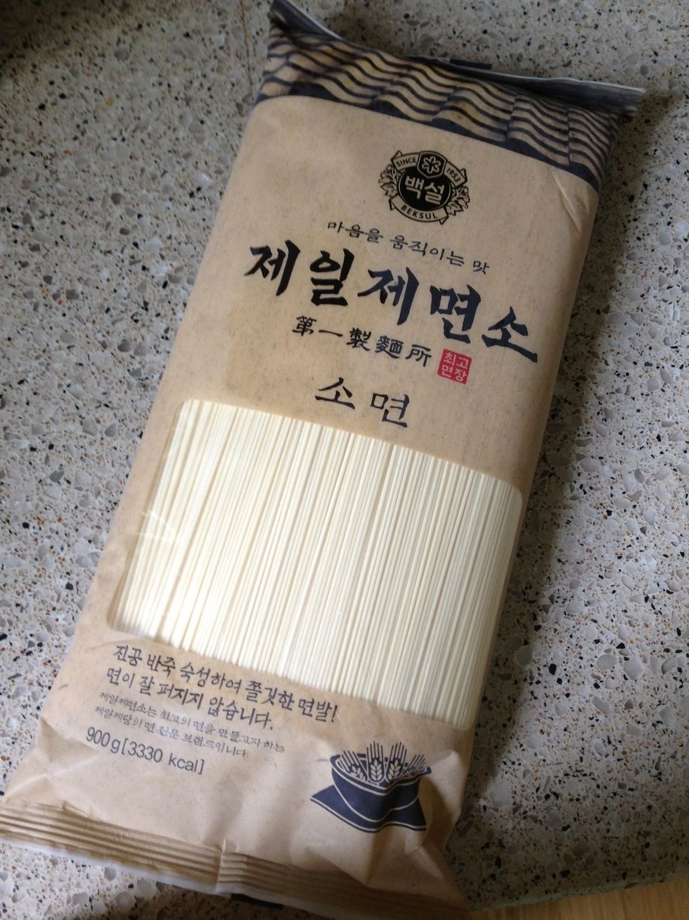 100-110g per person, cook in boiling water for about 4 min, add a glass of cold water while boiling for better textured noodle, rinse under cold water, put a portion in bowl.