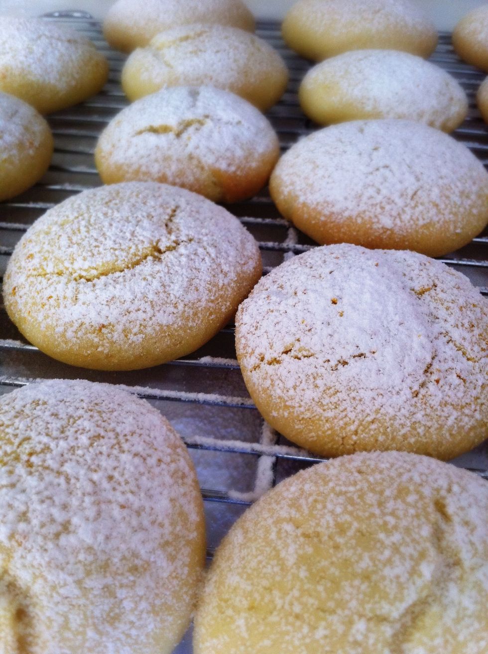 15. Bake on 180 degrees for 10-12 minutes. Let them cool for a few minutes before takin them out, then place them on a rack and sprinkle with icing sugar