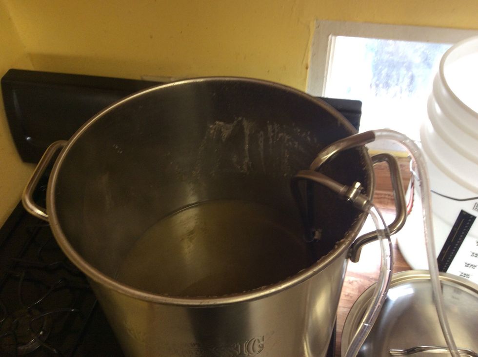 15 minutes before the end of the boil, I immersed my wort chiller. I cleaned it and the boil kills any nasty bugs. This is used to rapidly decrease the temperature of wort after the boil.