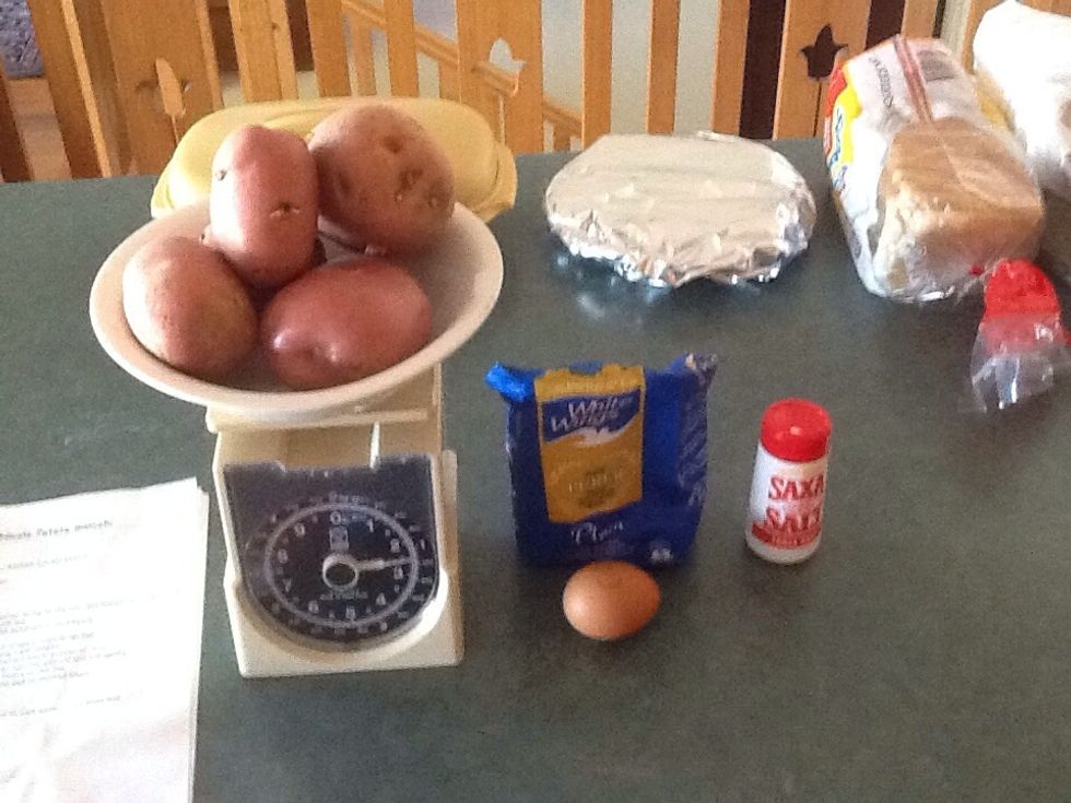 1kg of red potatoes, flour, salt and a egg to make gnocchi