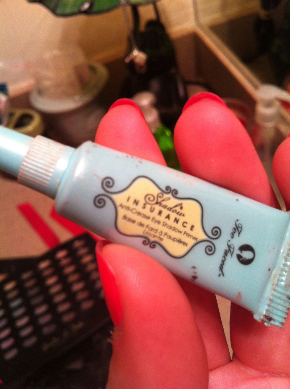 1st prime your eye with an eyeshadow primer. Any primer will work.