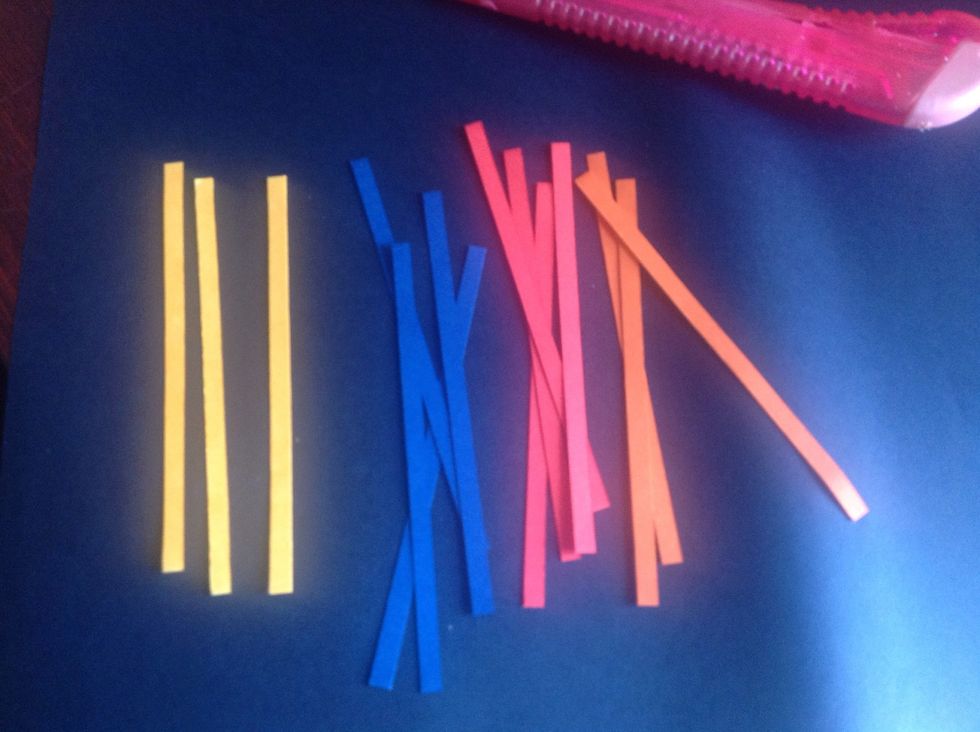 1st we need some A4 colour strips ....you can buy in eBay ....quilling paper! \ue415