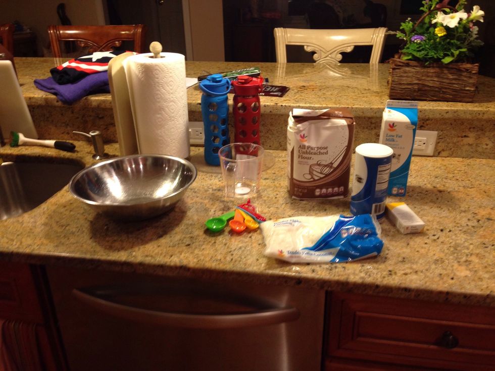 2/3 cups of all purpose flour 5 1/2 cups of flacked coconut 1/4 Teaspoon of salt 14 oz of sweetened condensed milk 2 teaspoons of vanilla extract