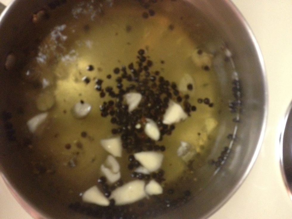 2.5 cups vinegar 2.5 cups water 2 tbsp sugar 2 tbsp peppercorns 6 cloves garlic roughly chopped. Simmer for 5 minutes.