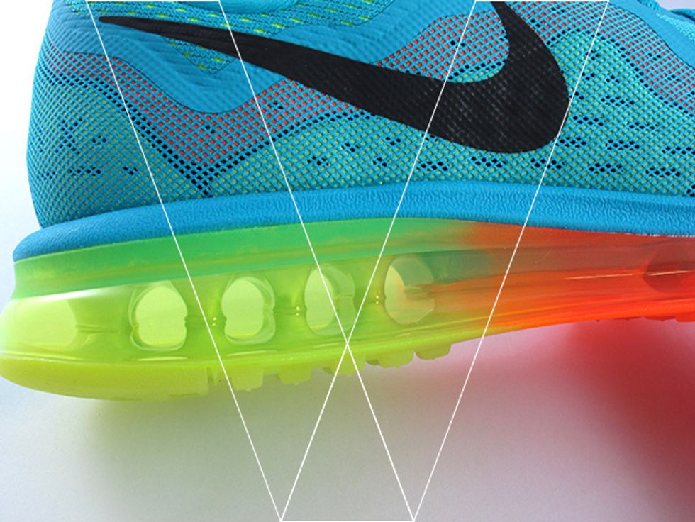 2. Air Max 2014's have a full length Air Unit for maximum impact protection and smooth transitions through foot strikes. Make sure the air "bubble" is clear with no paint marks.