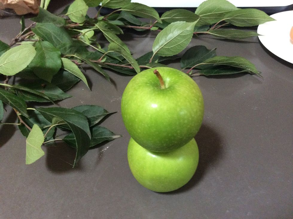 2 apples