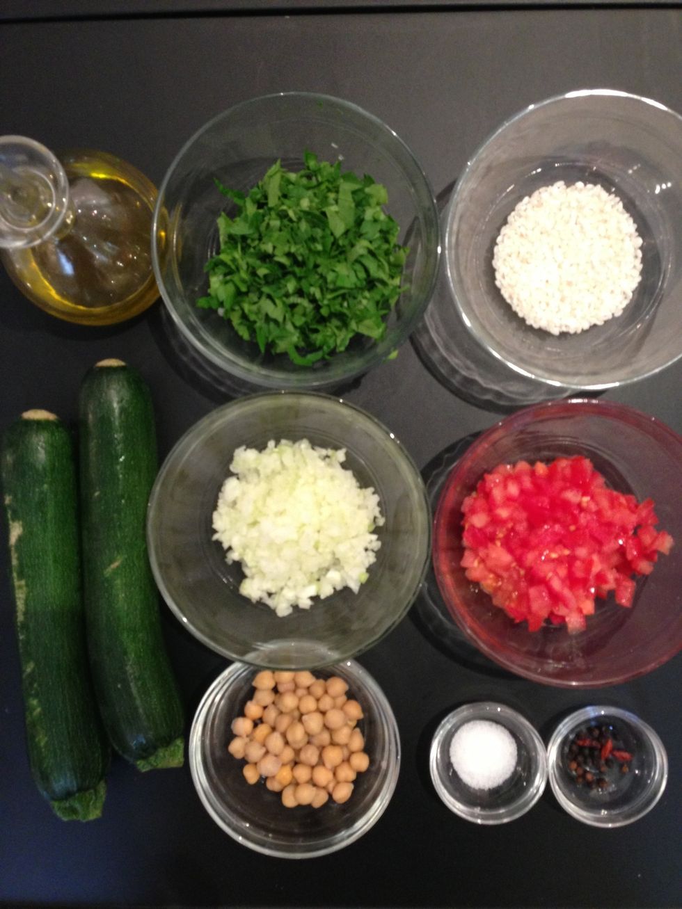 2 courgettes.. Available on the French market. Diced onions, diced tomatoes (with skin and juice) cooked garbanzo beans spices and salt, parsley and olive oil. Of course and the rice