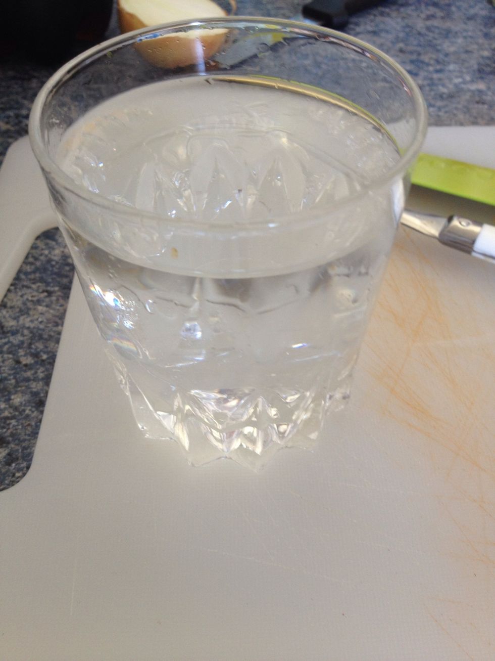 2 cups/glasses of water