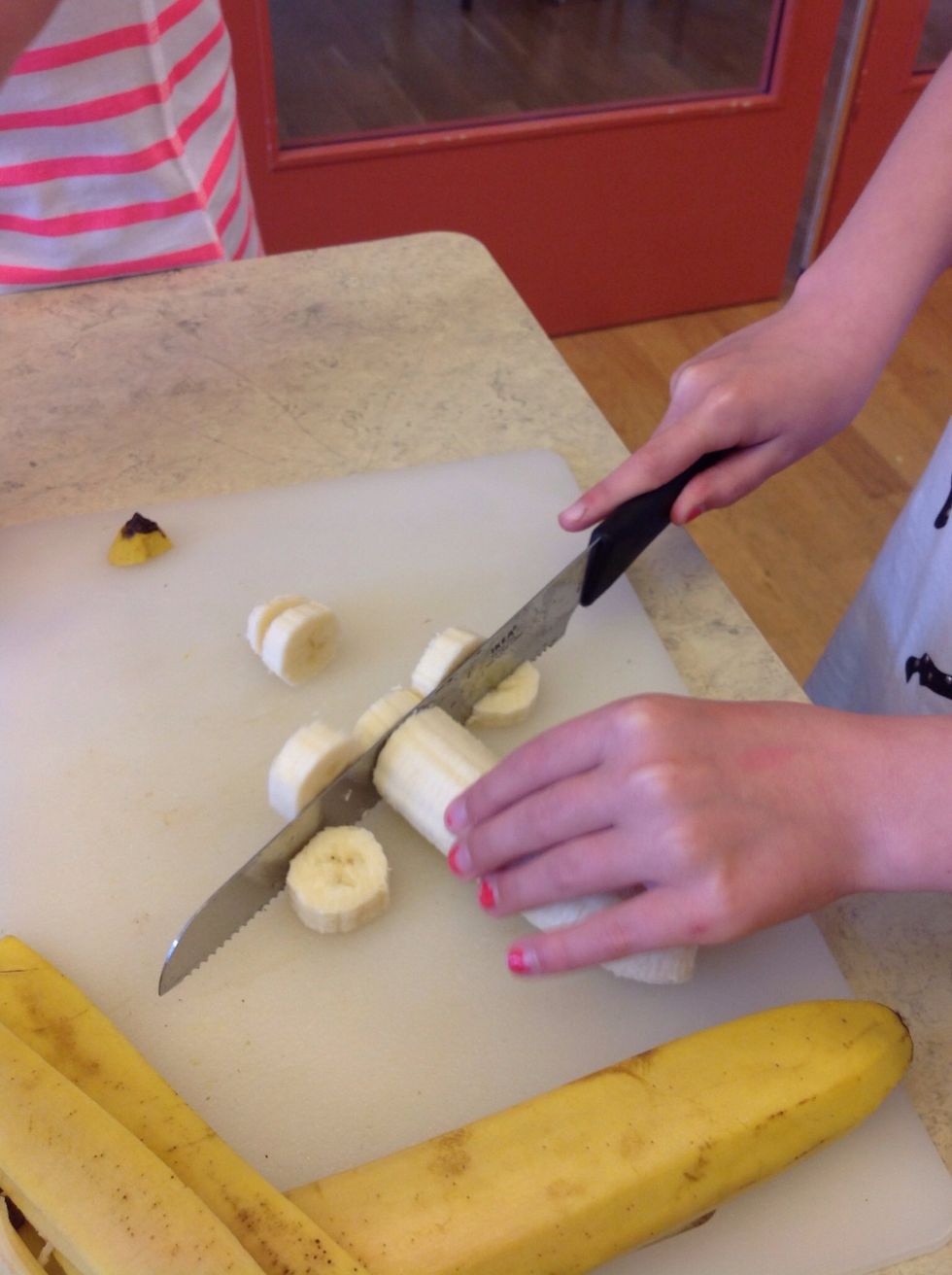 2. Cut the bananas into small pieces.