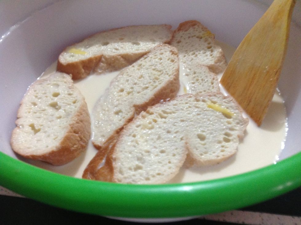 2. Dip the bread into the mixture
