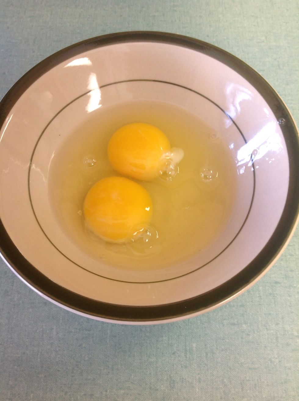 2 eggs.