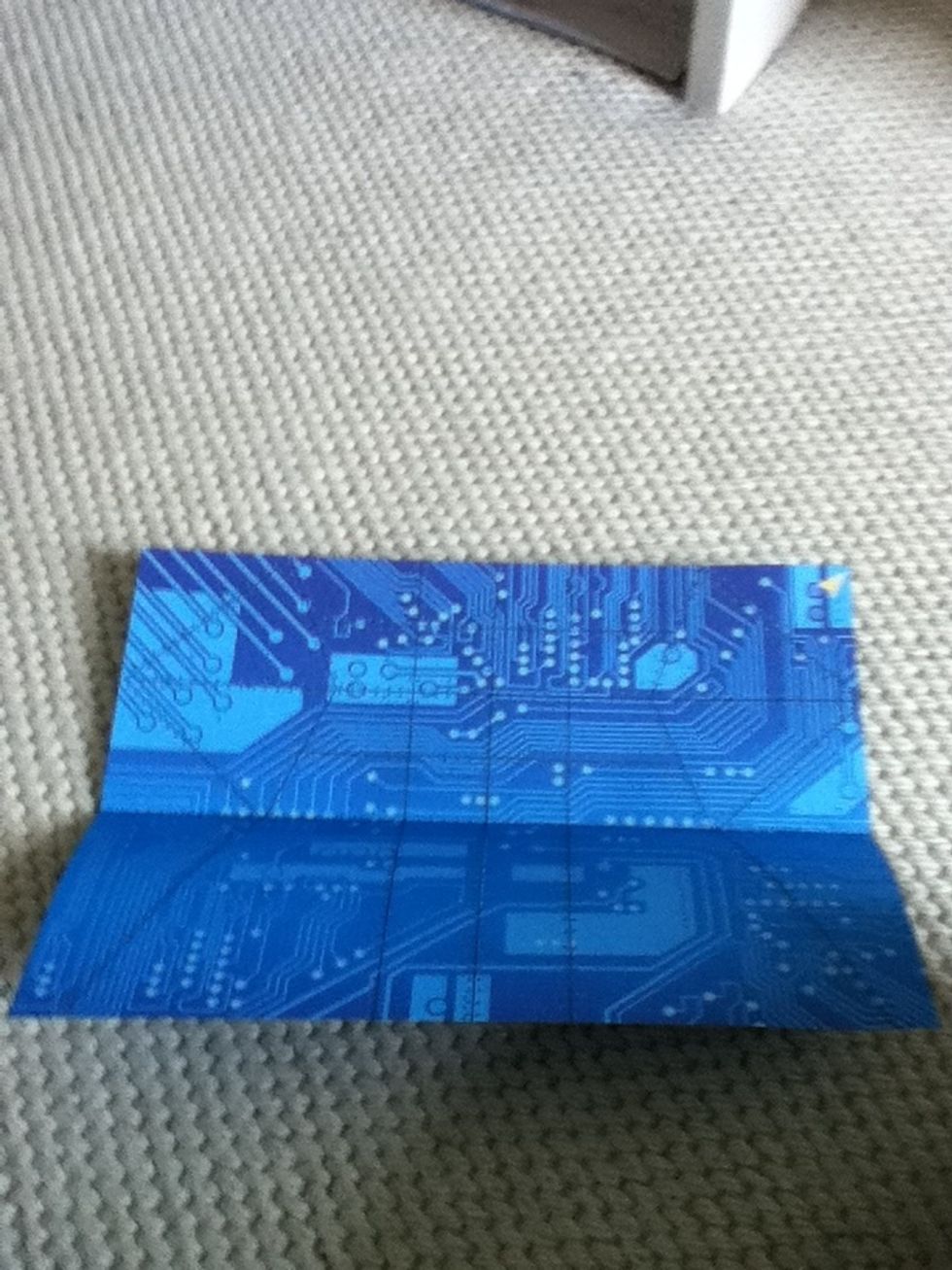 2: Fold in half and open out \ue11dBoom\ue11d