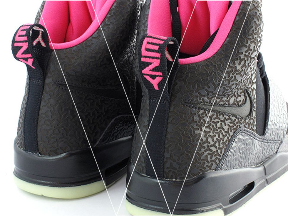 2. Heel Stitching: Check that the stitching on the heel is tight, straight, evenly spaced and follows the edge of each panel evenly. Make sure the Yeezy embroidery is tight with no loose threads.