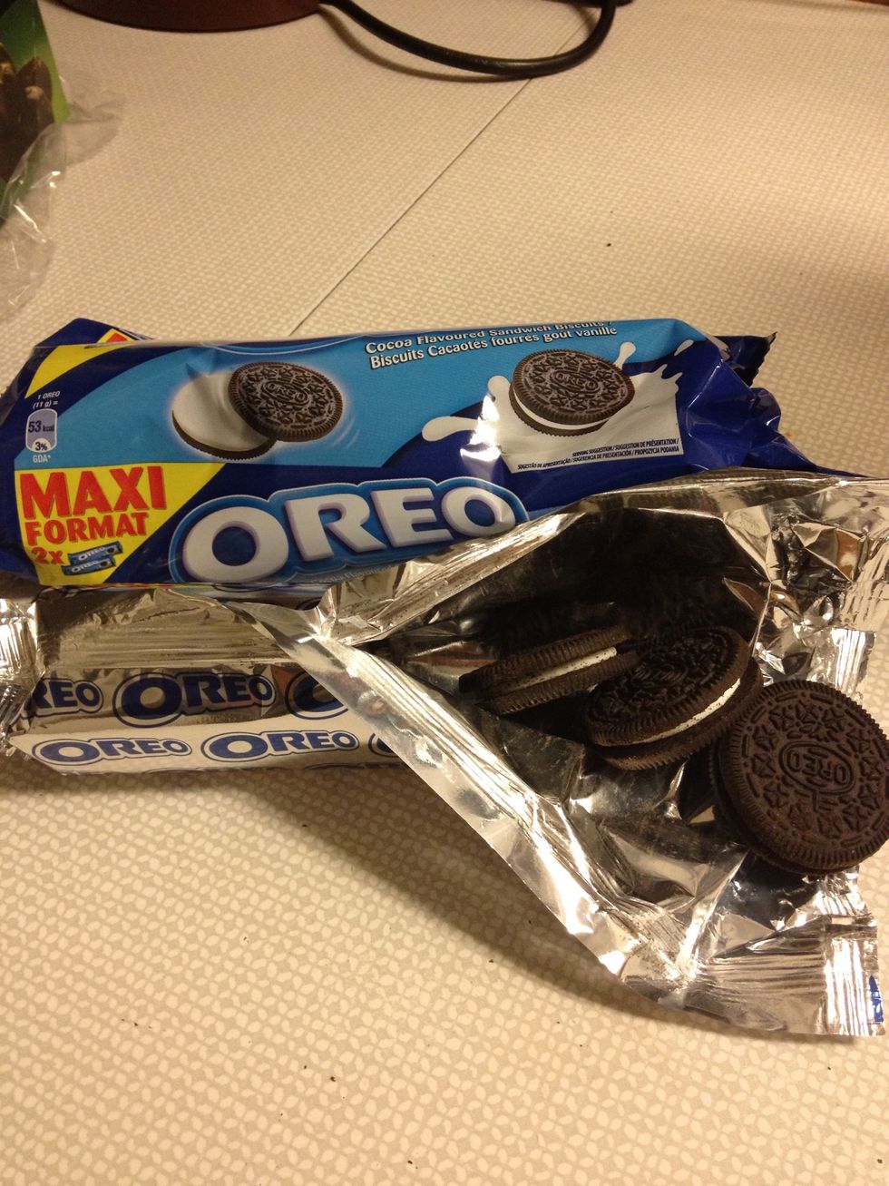 2 oreos.