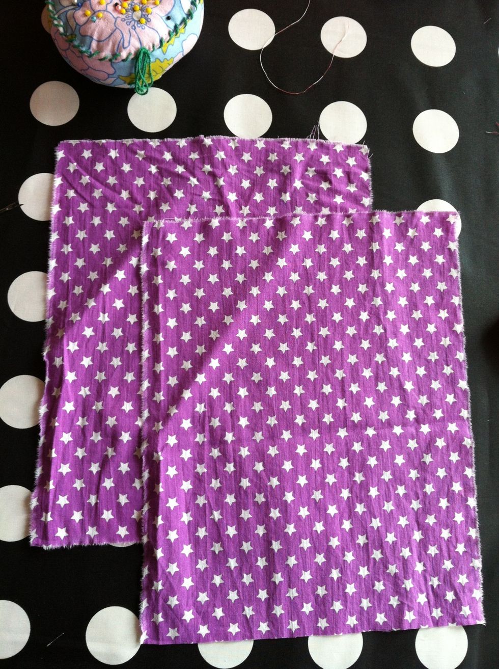 2 pieces of your favorite fabric (9,5" x 12,5")