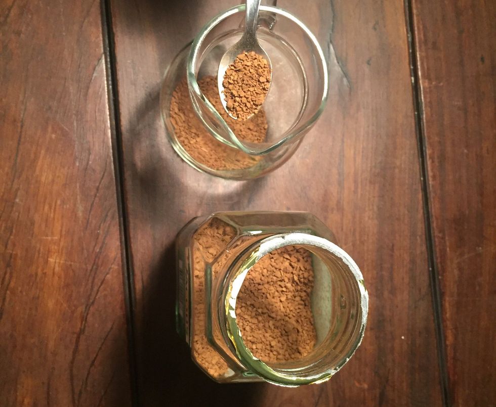 2)Place into your glass or jug two or more teaspoons of ground coffee