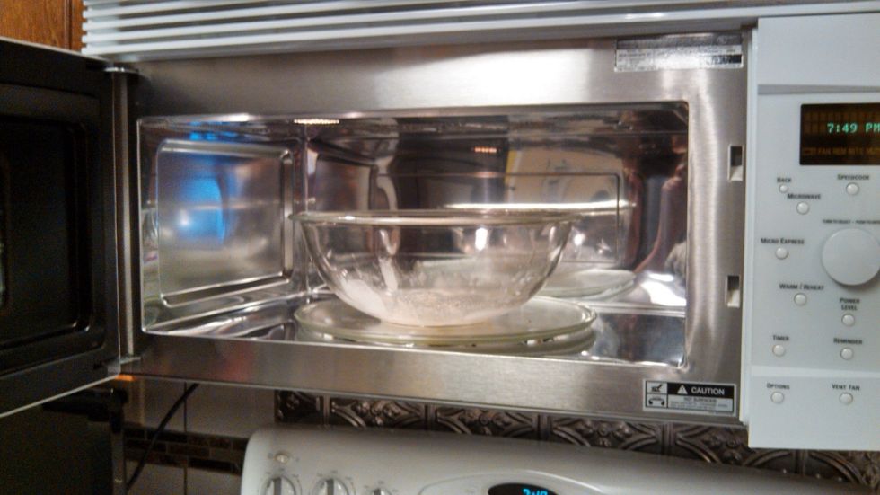 2. Put the bowl in the microwave and set for 1 minute. After that, search the mixture for bubbles on the surface. If there isn't any, stir it and put it back in the microwave for another minute.
